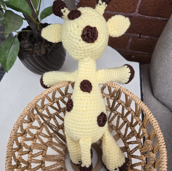Crochet Keepsake Giraffe - Picture 2 of 2